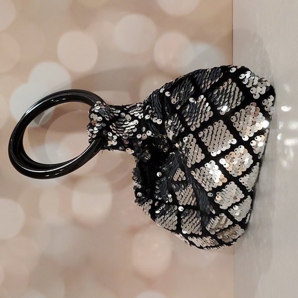 Silver spangle sequin magnetic closure acrylic ring glamour bag - Picture 5 of 7